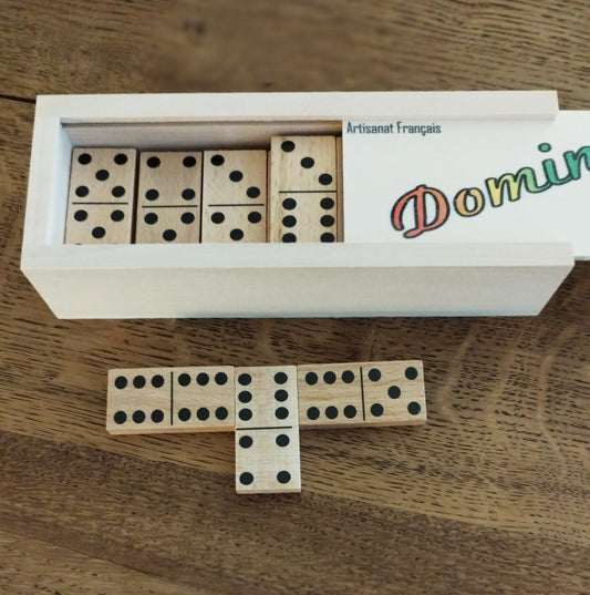 Photo dominos en bois fabriqués dans le Jura