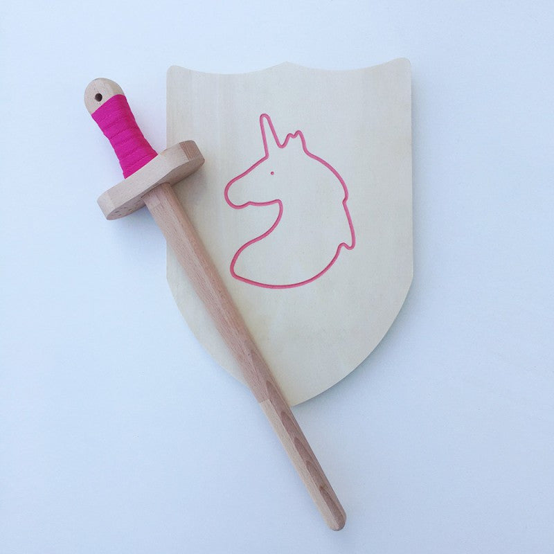 Sword and shield pack - Made in France - Strawberry & wood