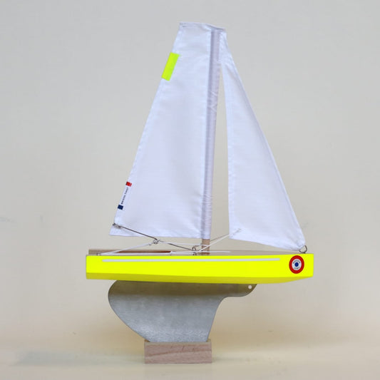 voilier de bassin jaune fluo made in france