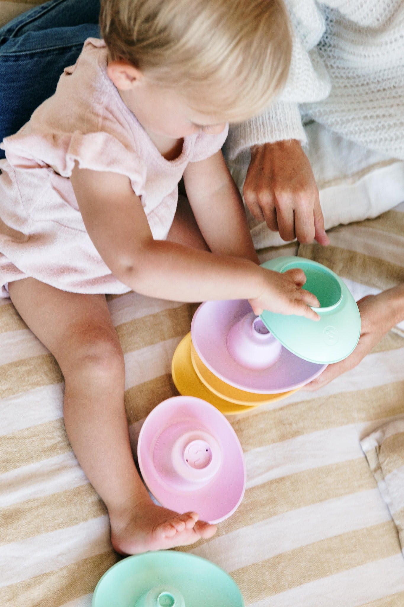 Les coupelles acrobates, pépite du jouet d'éveil !