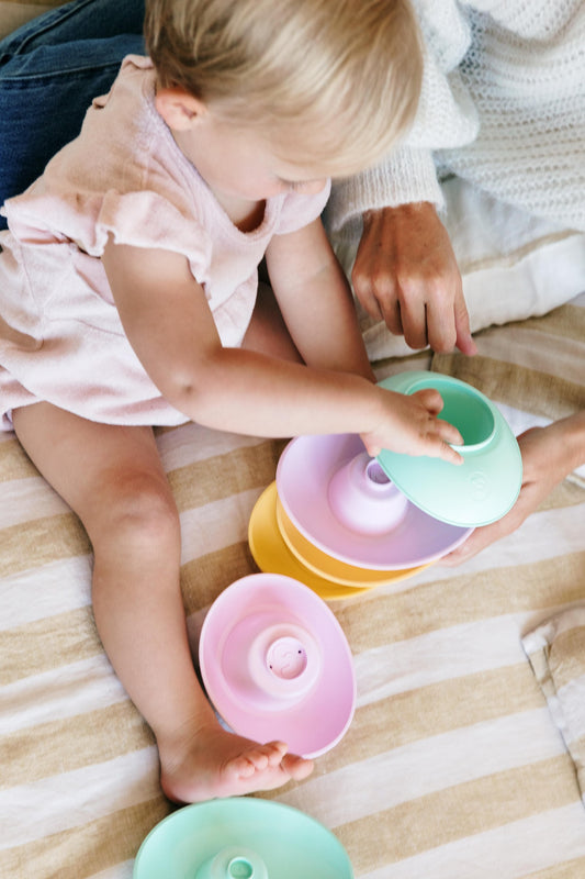 Les coupelles acrobates, pépite du jouet d'éveil !