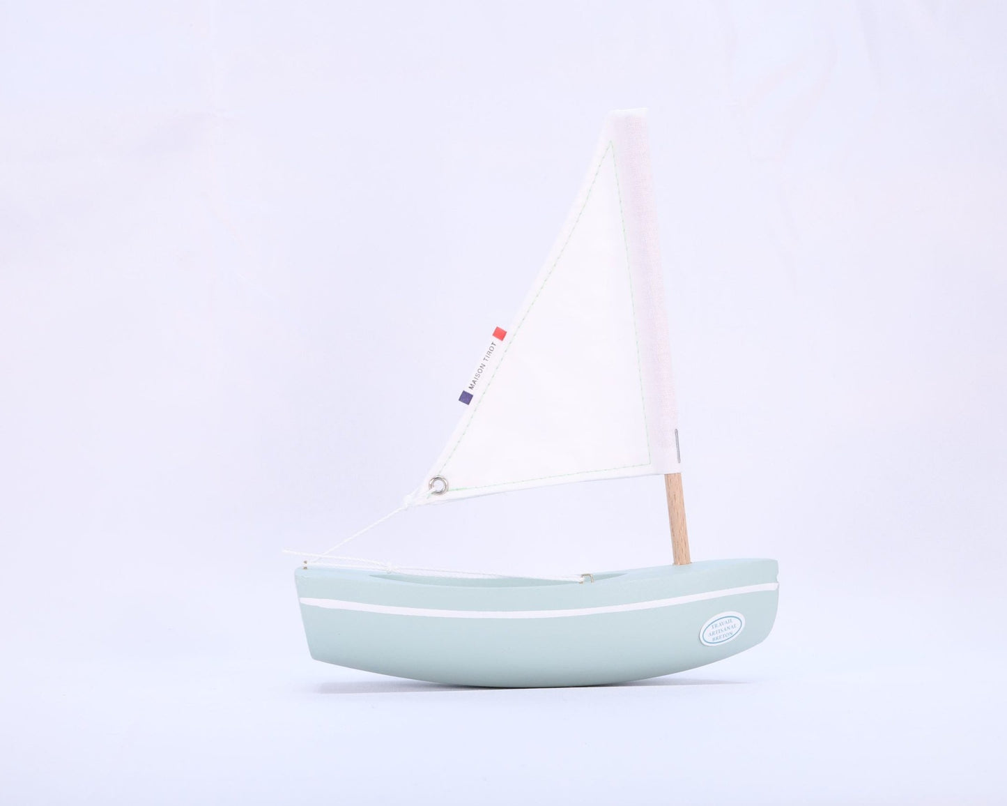 Bateau enfant vert d'eau