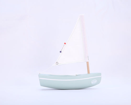 Bateau enfant vert d'eau