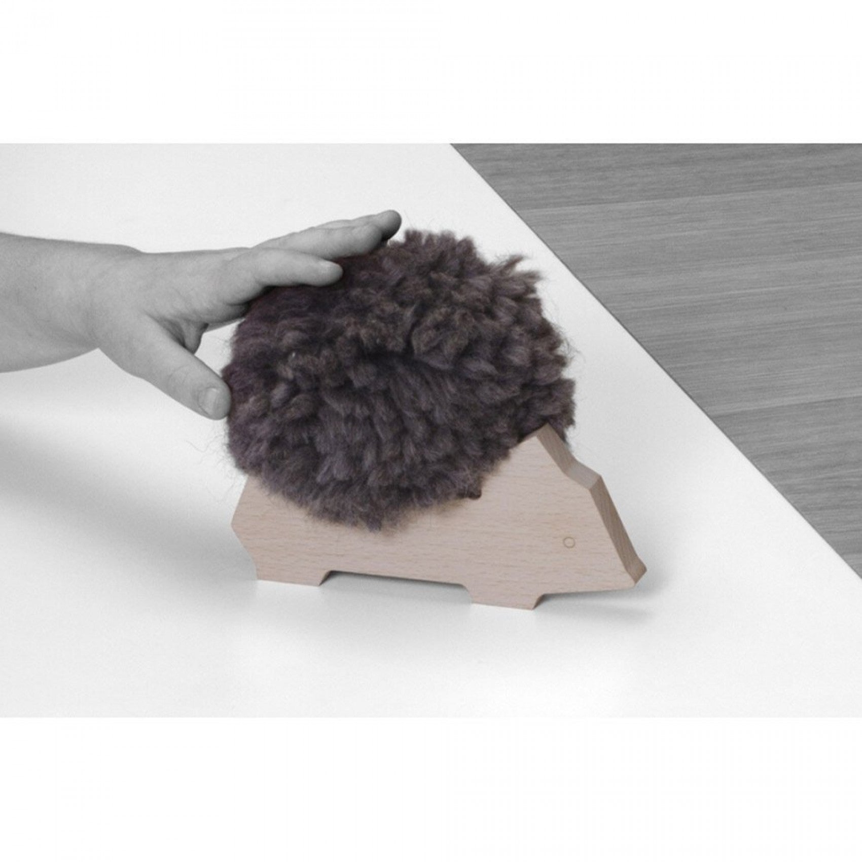 Crée un pompon pour le Hérisson Hary !