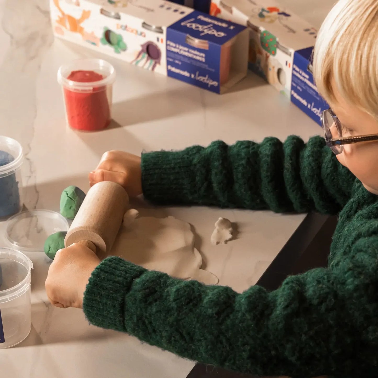 4 pots de pâte à modeler extra souple fabriquée en France