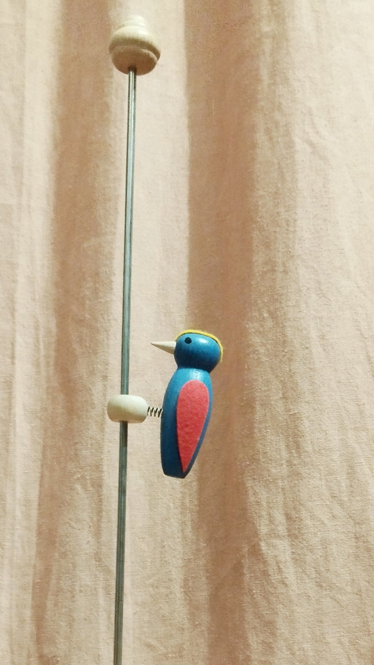 Oiseau sauvage sur un bâton et un nid d'oiseau logo rétro éléments vectoriels de conception d Oiseau sauvage sur un bâton et un nid d'oiseau logo rétro éléments vectoriels de conception d