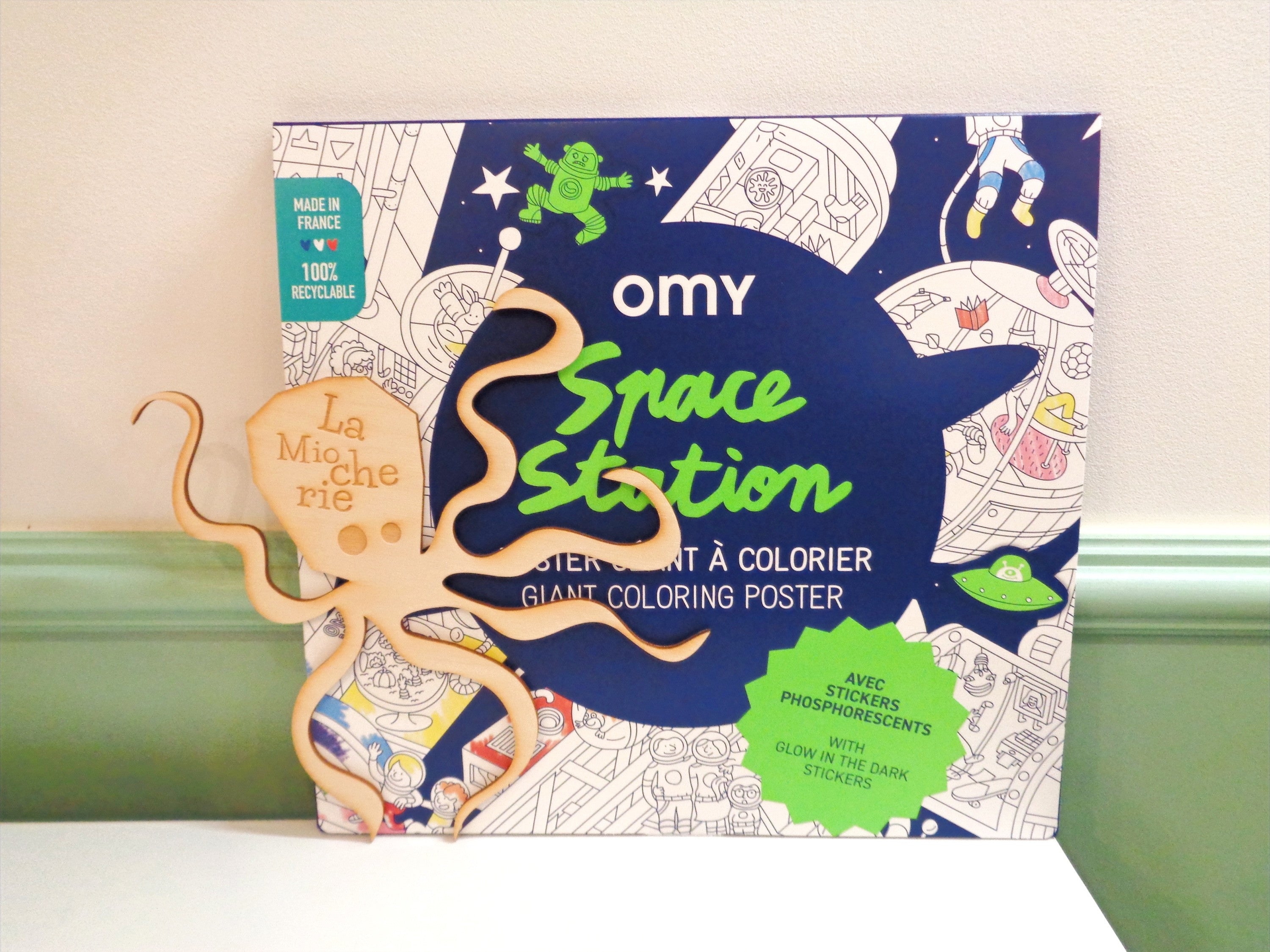 Coloring and sticker poster Space Station - Made in France - Omy