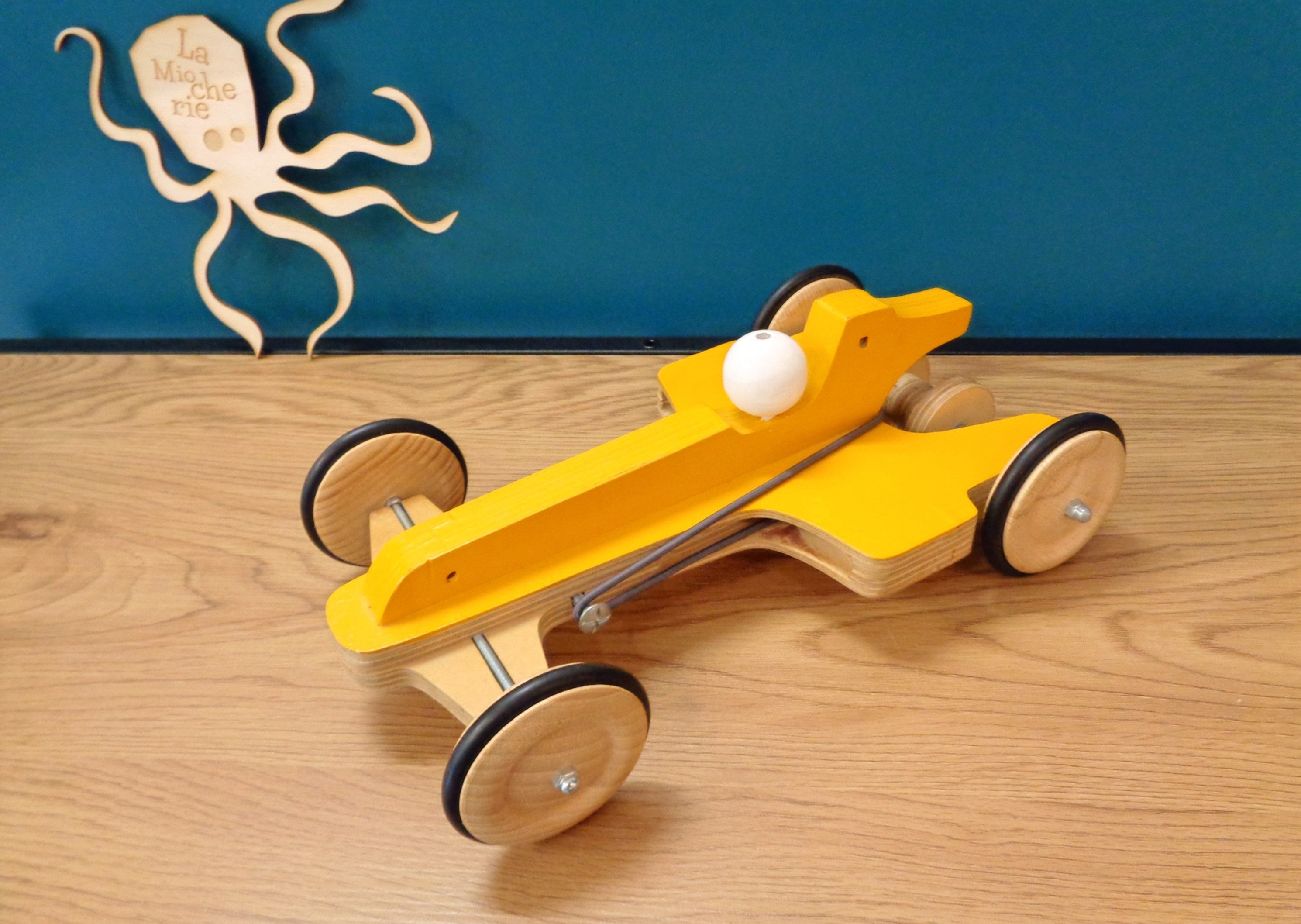 La Voiture d'Ayrton à fabriquer soi-même - Made in France