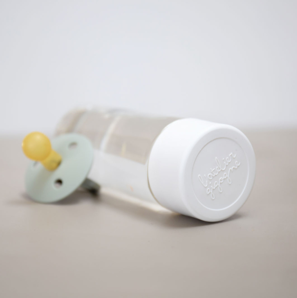 photo d'une bouteille sensorielle et d'une tétine