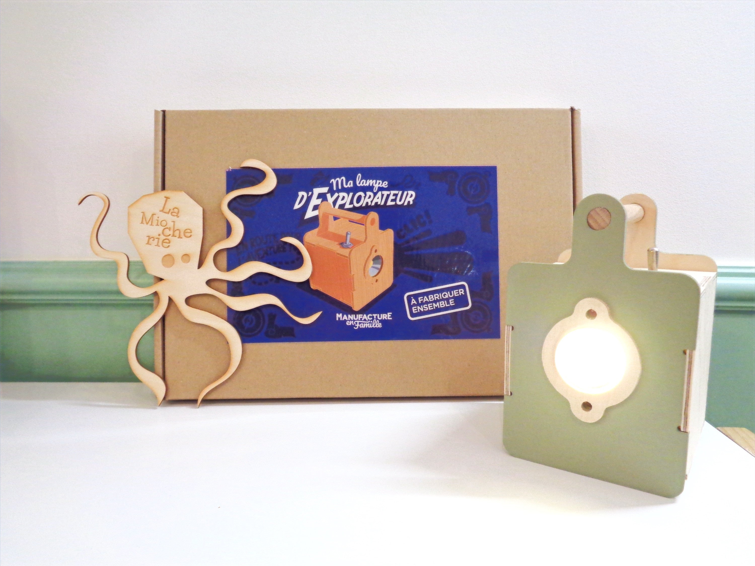 Kit Fabrique une lampe d'explorateur - Made in France - Manufacture en famille